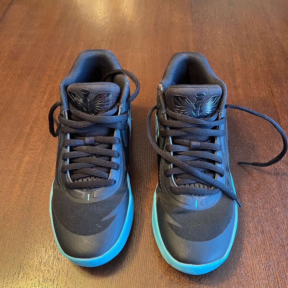 PUMA  MELO size 7Y